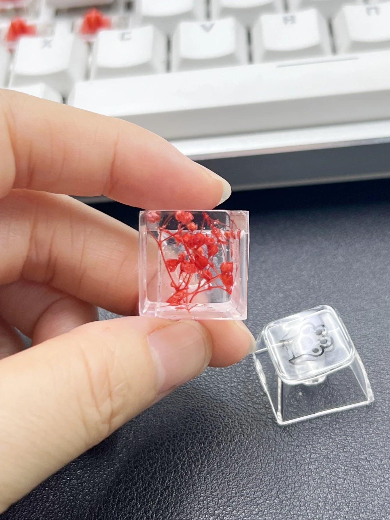 Storazone 1Pcs High Quality Epoxy DIY Translucent Leaves Dry Flowers Paper Cross Axis Mechanical Keyboard Keycap Universal Accessories