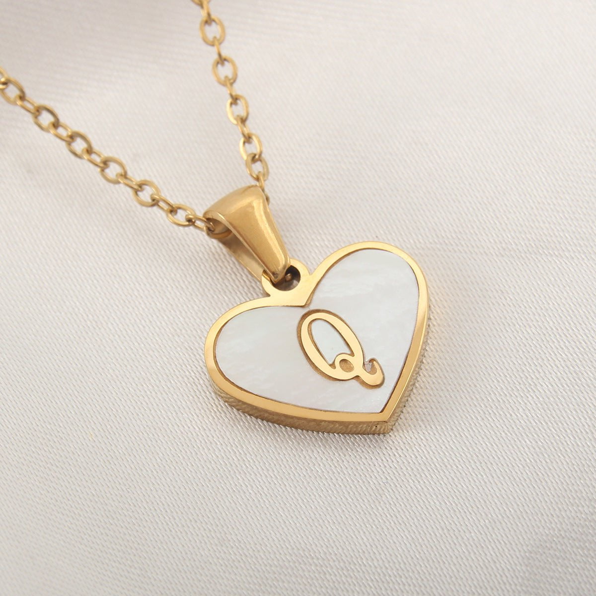 STORAZONE Best Seller Q 26 Letter Heart-shaped Necklace White Shell Love Clavicle Chain Fashion Personalized Necklace For Women Jewelry Valentine's Day