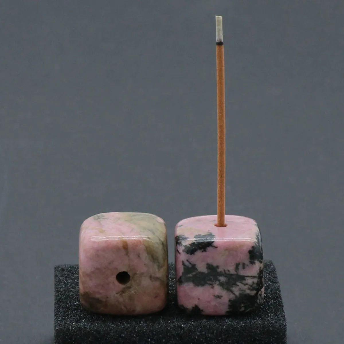 Storazone Black Line Rhodonite / 20mm-Hole 3mm 1pcs Natural Crystal Incense Sticks Holder Coil Censer Burner Rock Quartz Stone Base Buddhist Indoor Altar Table Home Decoration