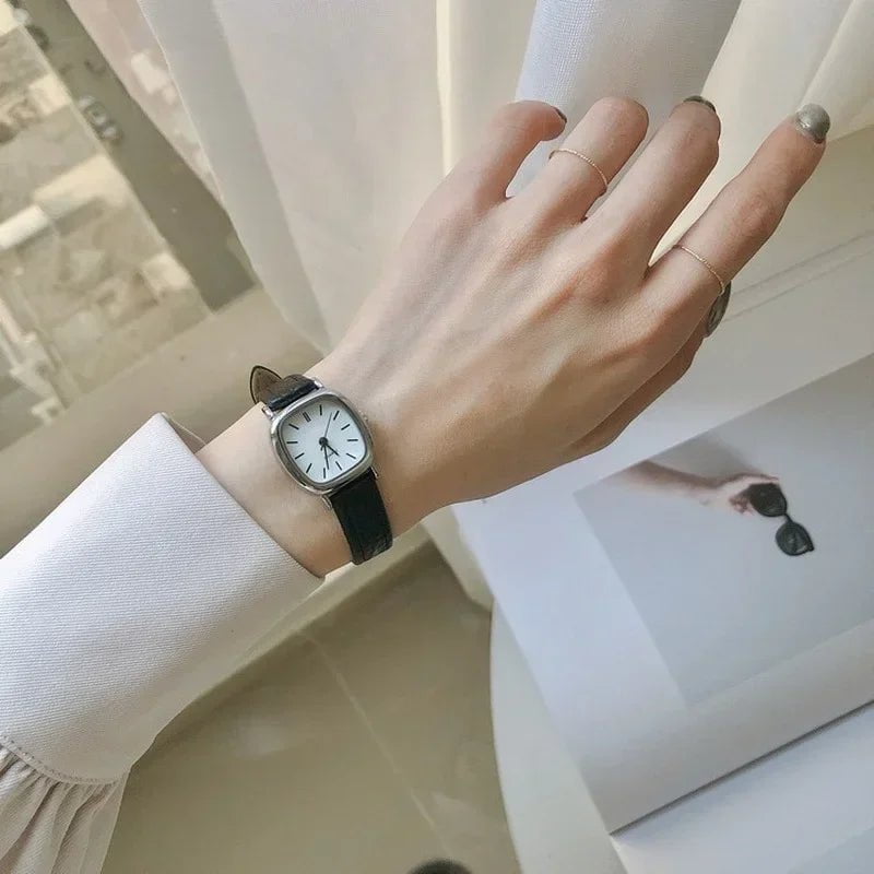 Storazone High Quality Ladies Casual Bracelet Watches Women's Simple Vintage Watches for Women Dial Wristwatch Leather Strap Wrist Watch