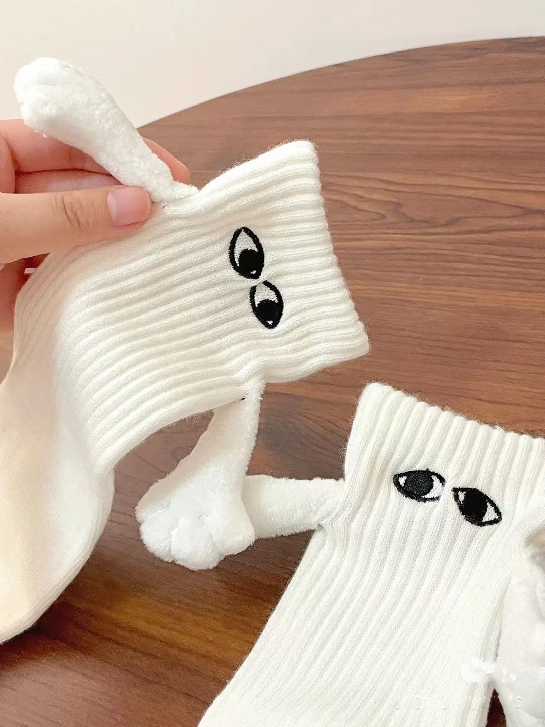 STORAZONE Woman fashion and Outdoor Magnetic Suction Hand In Hand Couple Socks Cartoon Lovely Breathable Comfortable Socks For Women Holding Hands Sock